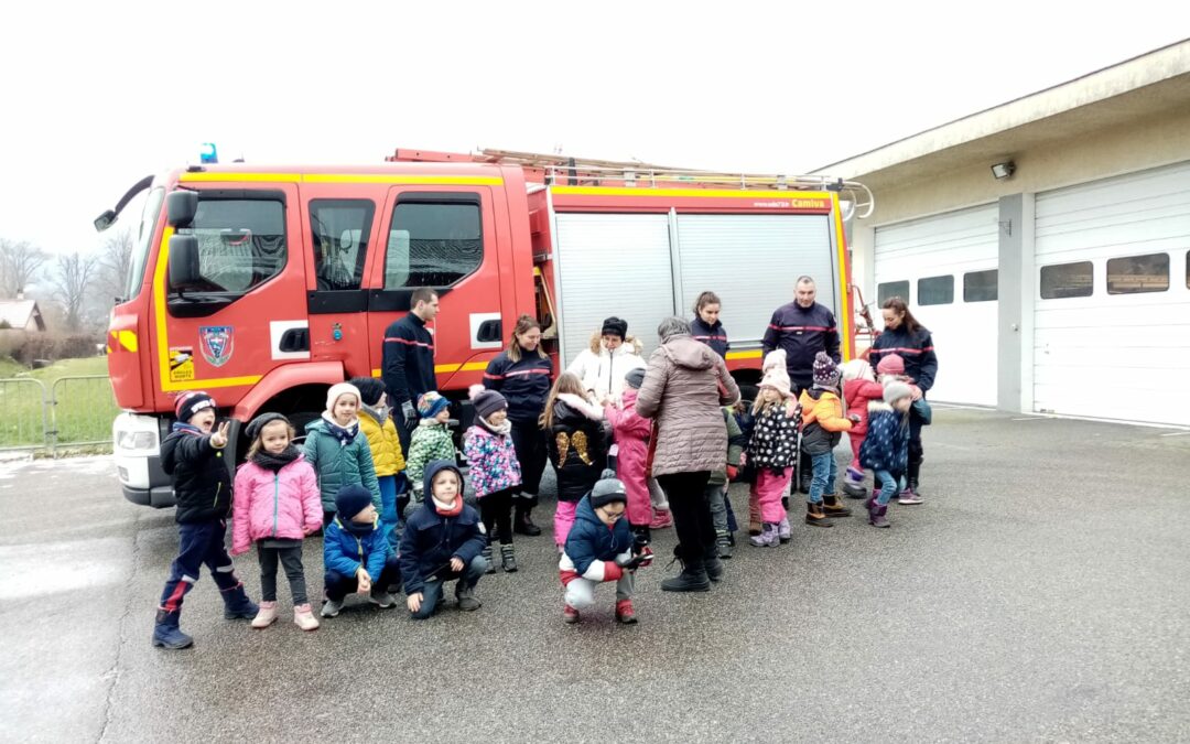 Les GS en visite chez les pompiers